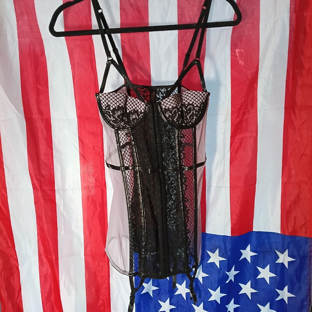 34A VICTORIAS SECRET BUSTIER CORSET GARTER ETC LAVENDAR BLACK LACE SO SO CUTE !!